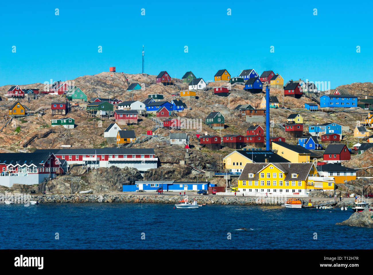 Maisons peintes de couleurs vives, Uummannaq (Groenland) Banque D'Images