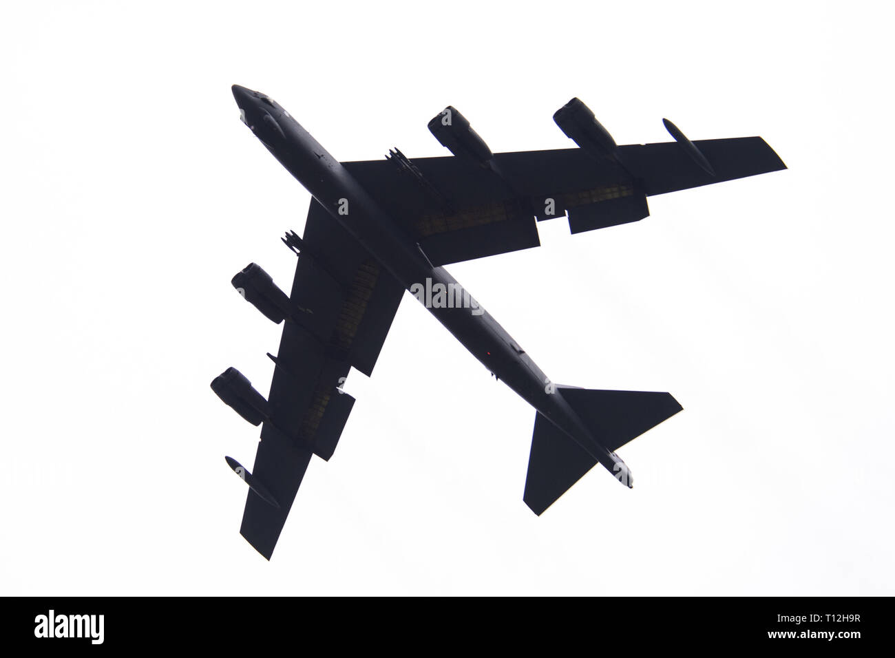 Un B-52 Stratofortress déployés à partir de la Base aérienne de Barksdale, en Louisiane, décolle de RAF Fairford, Angleterre, le 21 mars 2019. B-52s peut fournir de gros des charges utiles de munitions de précision sur de longues distances. (U.S. Air Force photo par un membre de la 1re classe Tessa B. Corrick) Banque D'Images