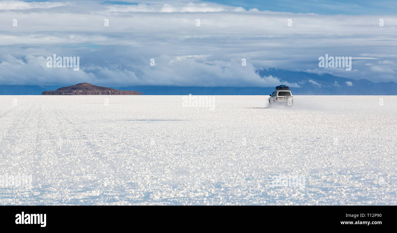 Sur le chemin de l'Isla Incahuasi à Salt Lake Uyuni (Bolivie) Banque D'Images