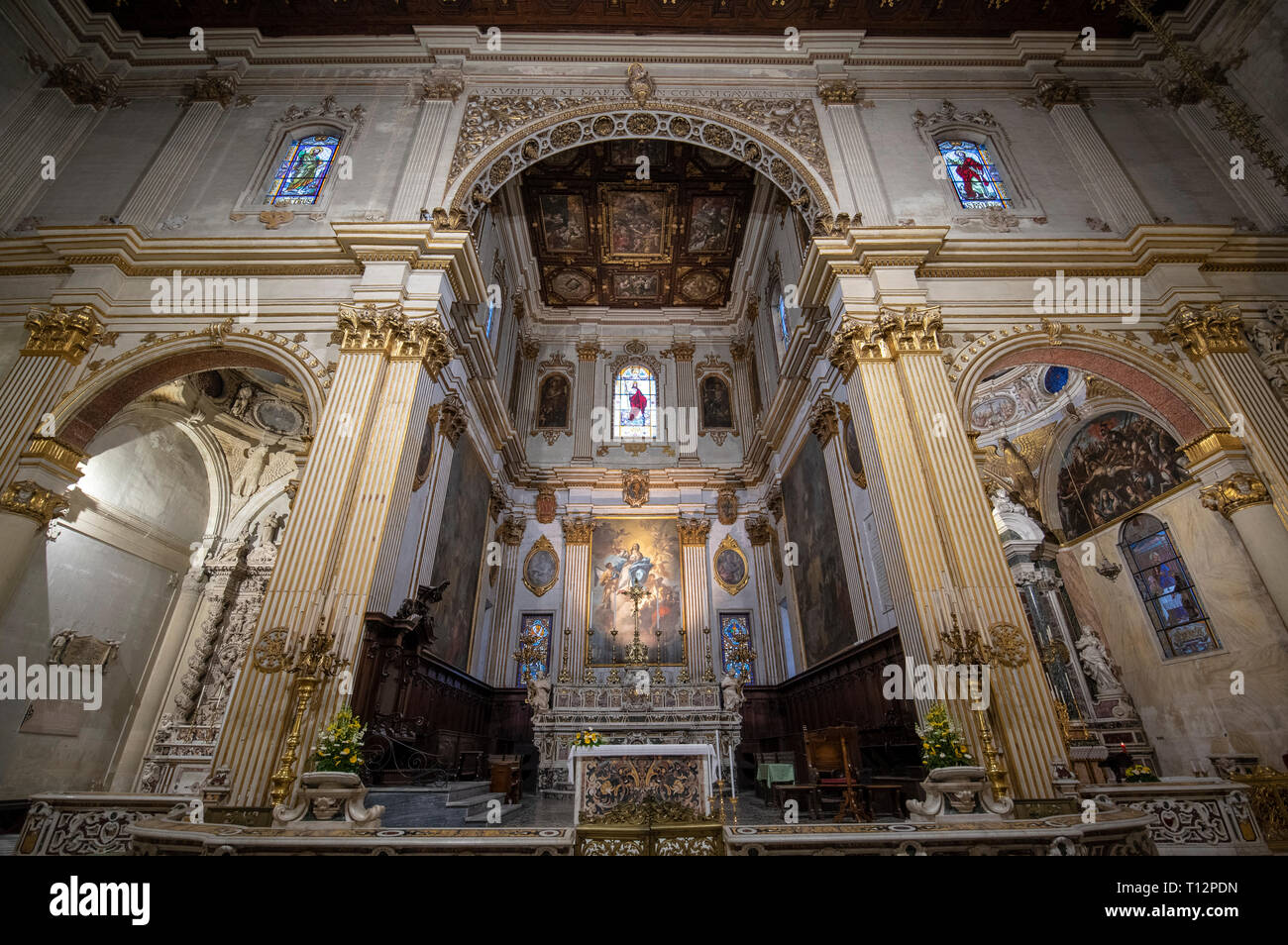LECCE, Pouilles, Italie - à l'intérieur intérieur de la cathédrale de la Vierge Marie ( Basilica di Santa Maria Assunta in Cielo ). Église sur la Piazza del Duomo. Banque D'Images