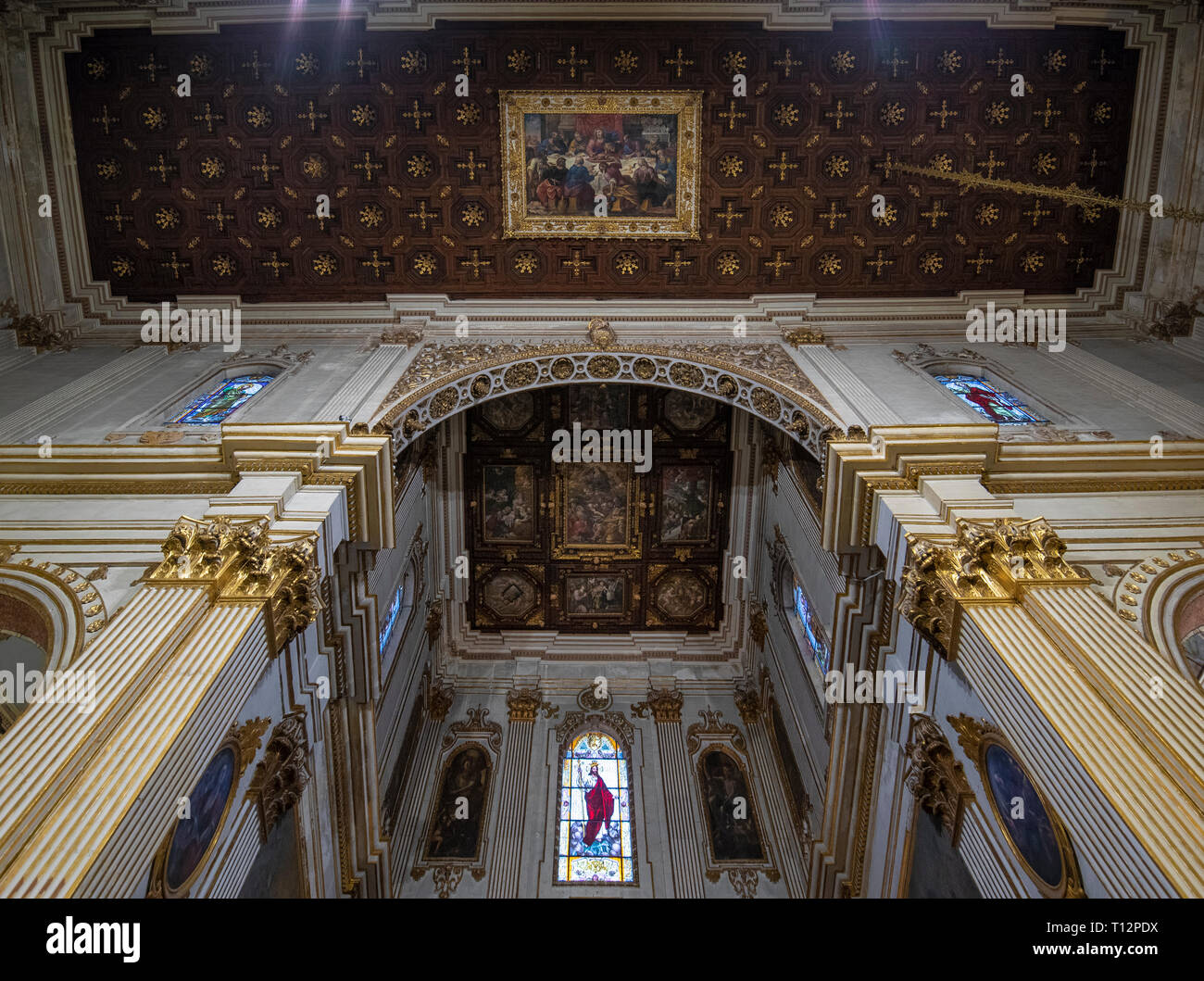 LECCE, Pouilles, Italie - à l'intérieur intérieur de la cathédrale de la Vierge Marie ( Basilica di Santa Maria Assunta in Cielo ). Église sur la Piazza del Duomo. Banque D'Images