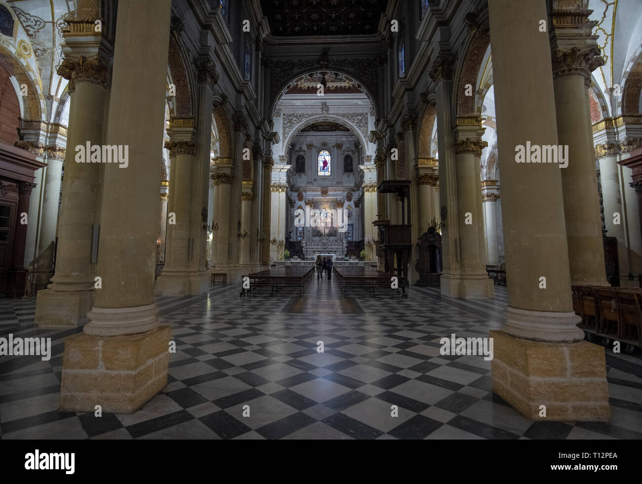 LECCE, Pouilles, Italie - à l'intérieur intérieur de la cathédrale de la Vierge Marie ( Basilica di Santa Maria Assunta in Cielo ). Église sur la Piazza del Duomo. Banque D'Images