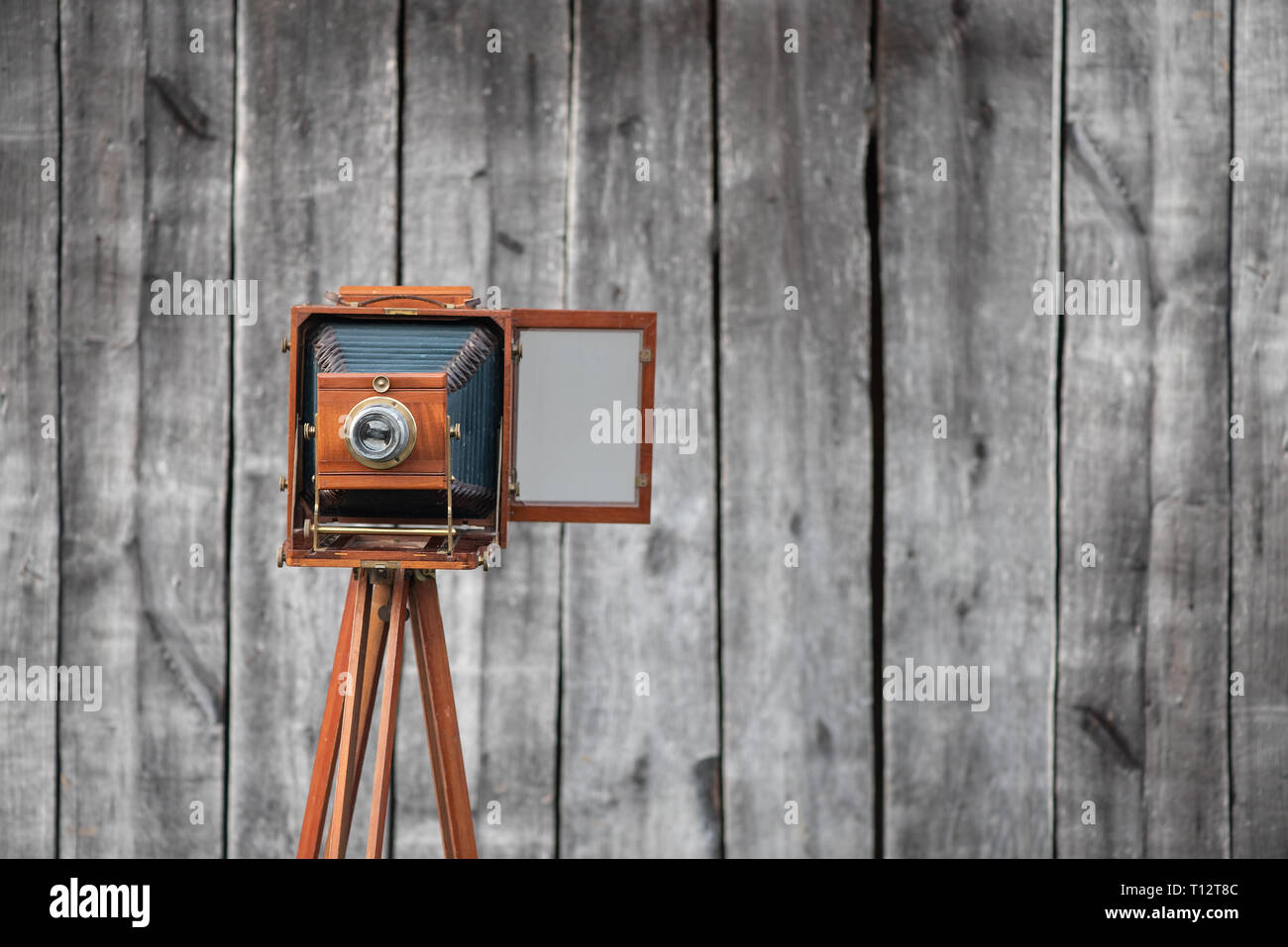 Objectif Photographique Ancien – Gros Objectif Pour Chambre Photographique – Collection