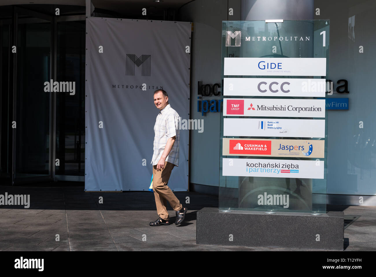 Varsovie, Pologne - 23 août 2018 : Metropolitan Centre d affaires moderne extérieur avec signe pour des entreprises telles que Gide, CCC et Mitsubishi Corporation Banque D'Images