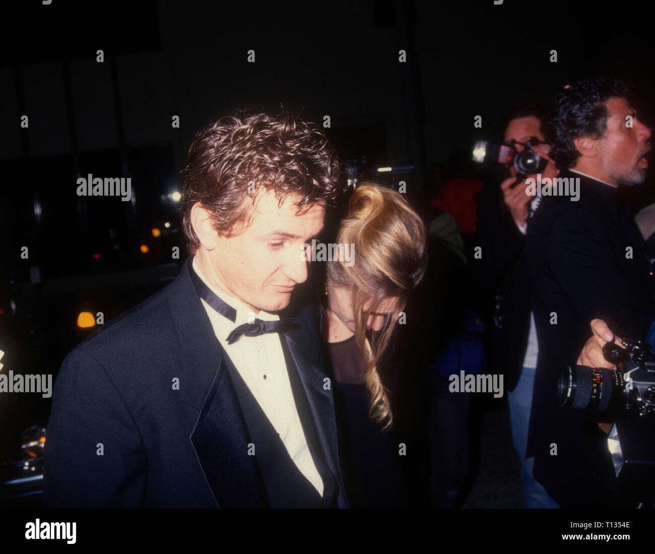 Los Angeles, CA - 3 mars : l'Acteur Sean Penn et l'actrice Robin Wright assister à la 22e Annual American Film Institute (AFI) Prix pour l'hommage à Jack Nicholson le 3 mars 1994 à l'hôtel Beverly Hilton à Beverly Hills, Californie. Photo de Barry King/Alamy Stock Photo Banque D'Images