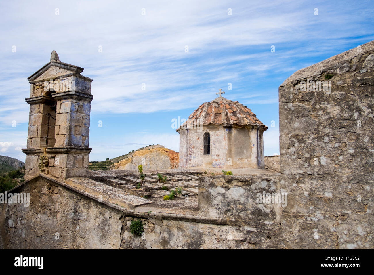 Une vieille église dans Palehora Village sur l'île d'Egine, en Grèce. Banque D'Images