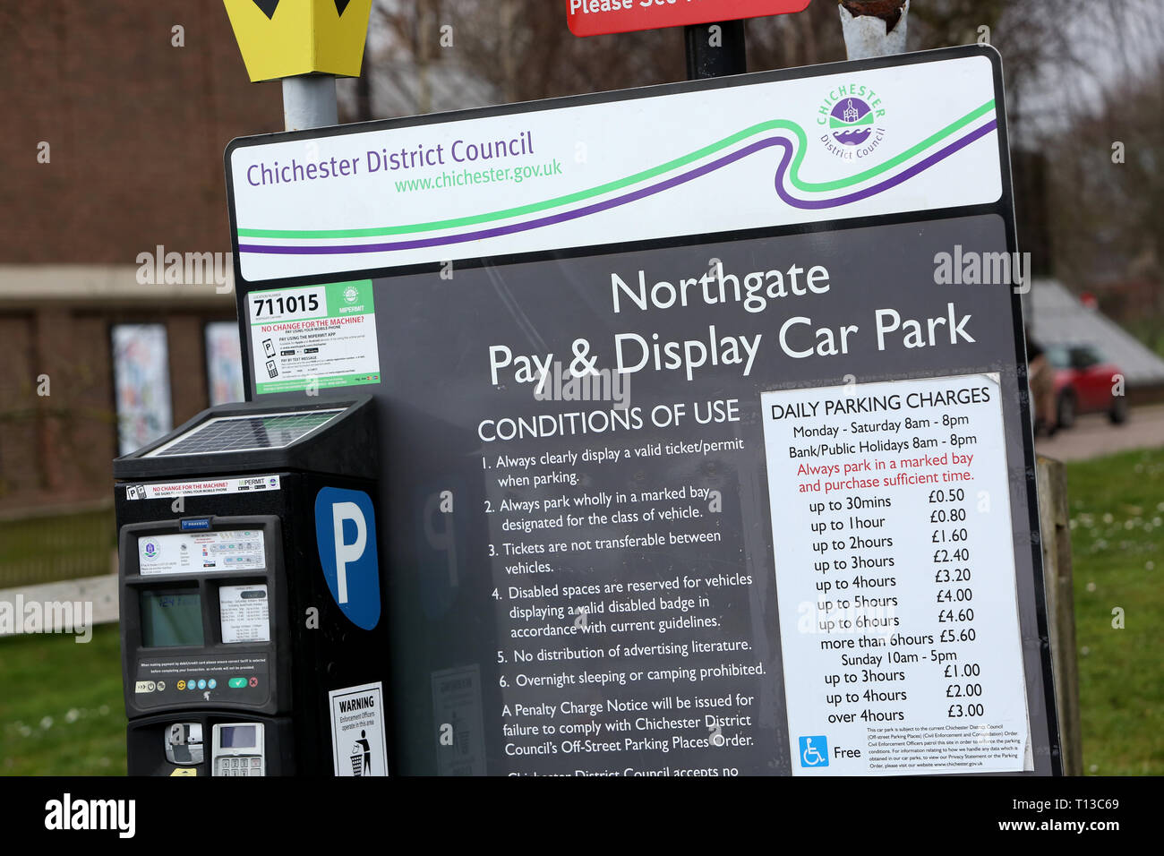 Vue générale de la Northgate Payer et Afficher parking, Chichester, West Sussex, UK. Banque D'Images