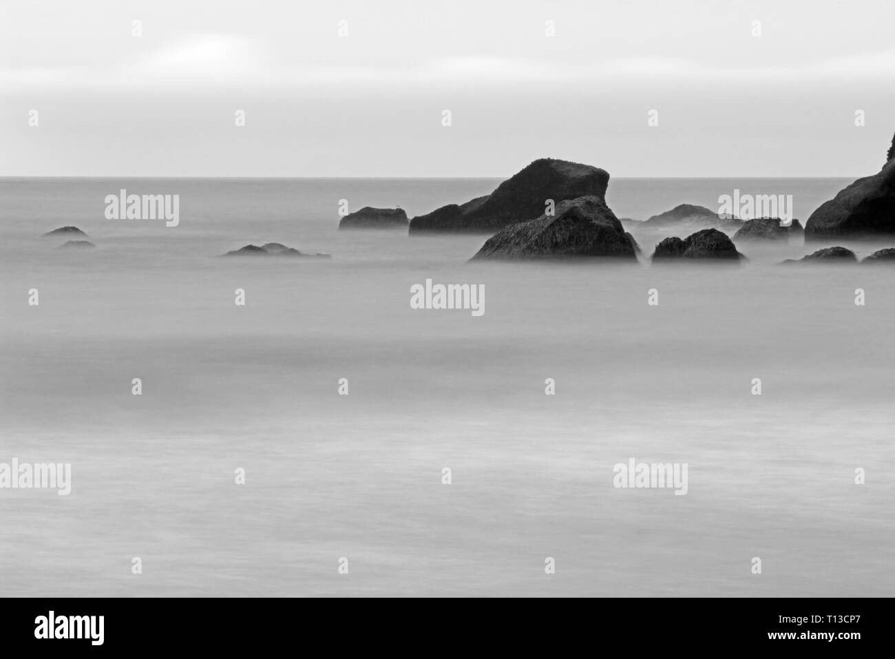 Dans basaltiques de l'océan, Vik, Islande Banque D'Images