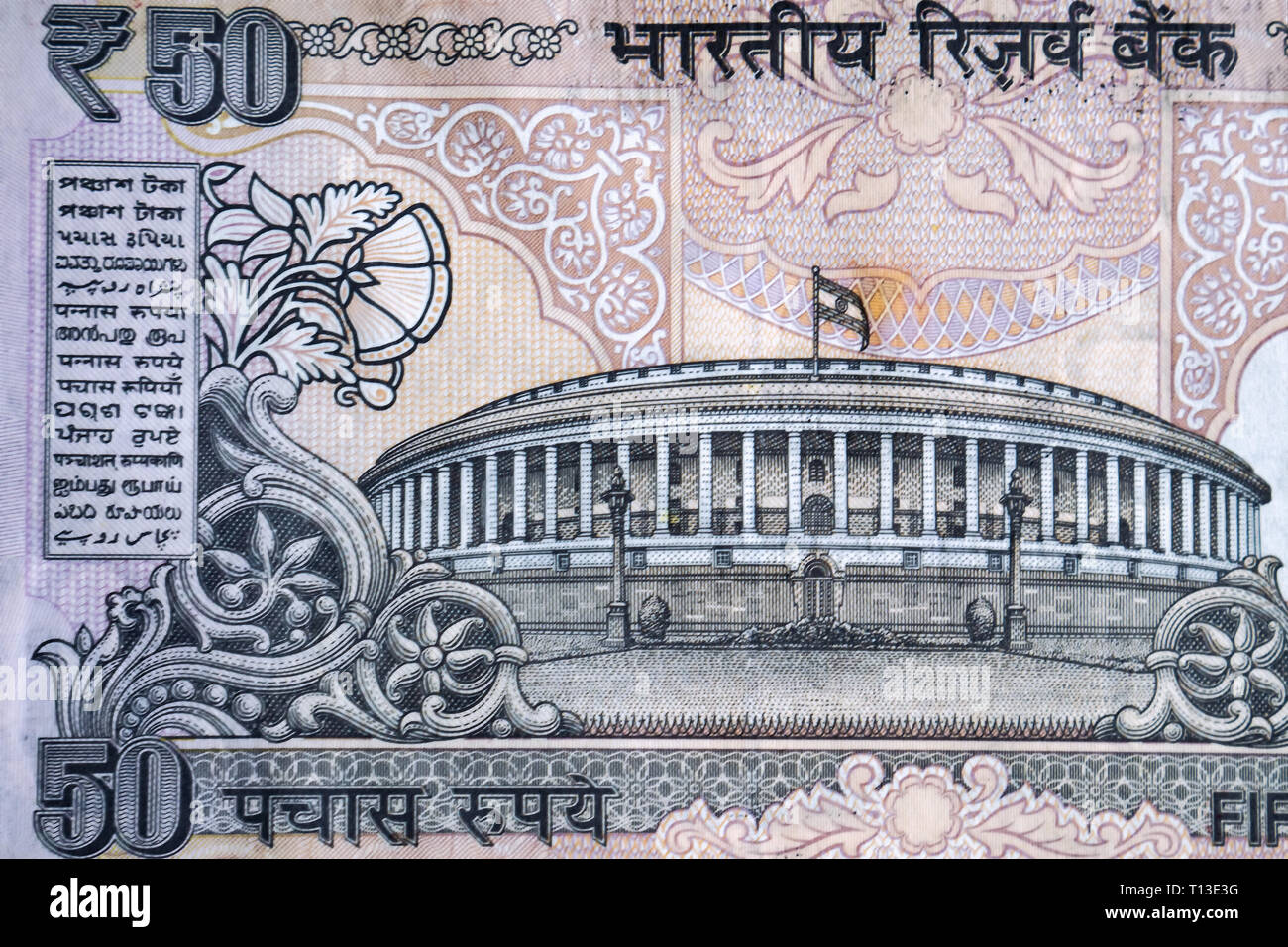 22-03-2019- Inversion de la roupie 50 euros,montrant la rupee symbole utilisé en Inde,patrimoine montrant Parlement indien avec le drapeau sur le fla Banque D'Images