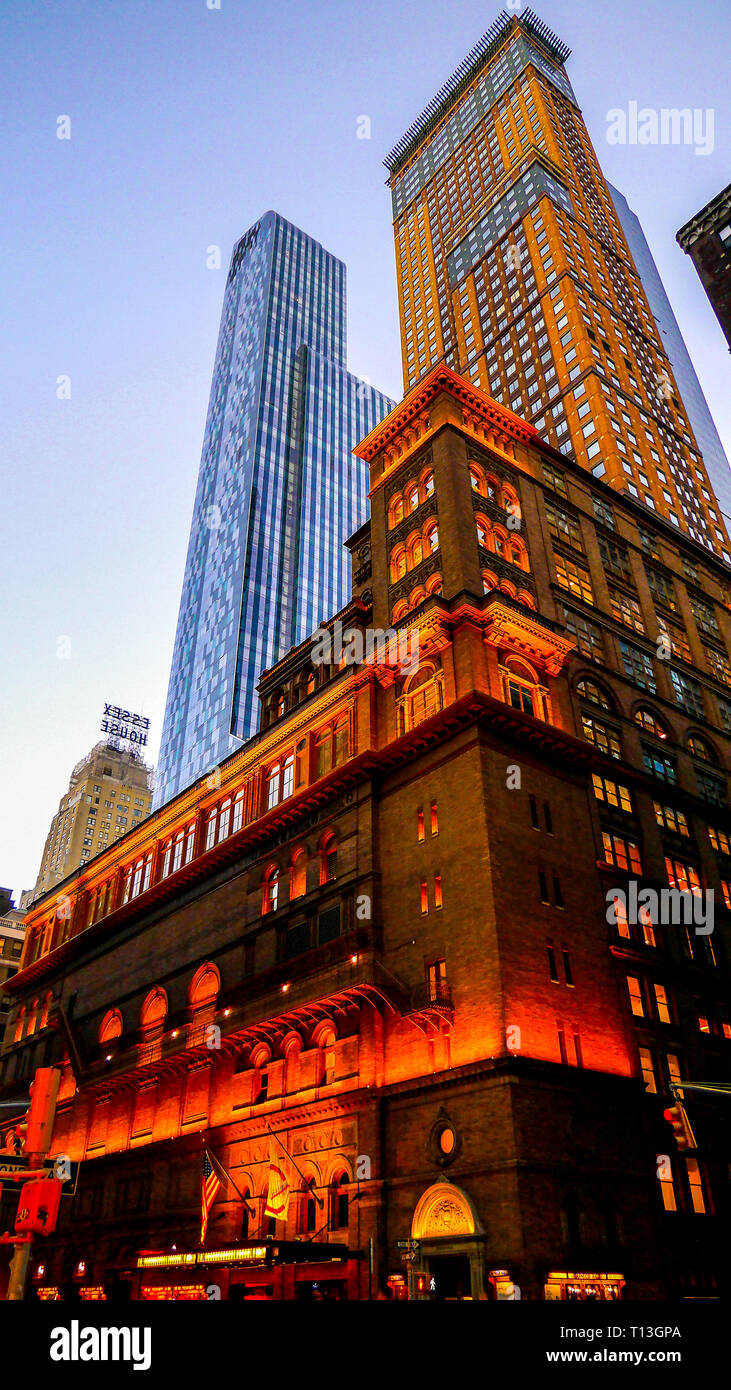 Gratte-ciel de la ville de New York pendant le coucher du soleil Banque D'Images