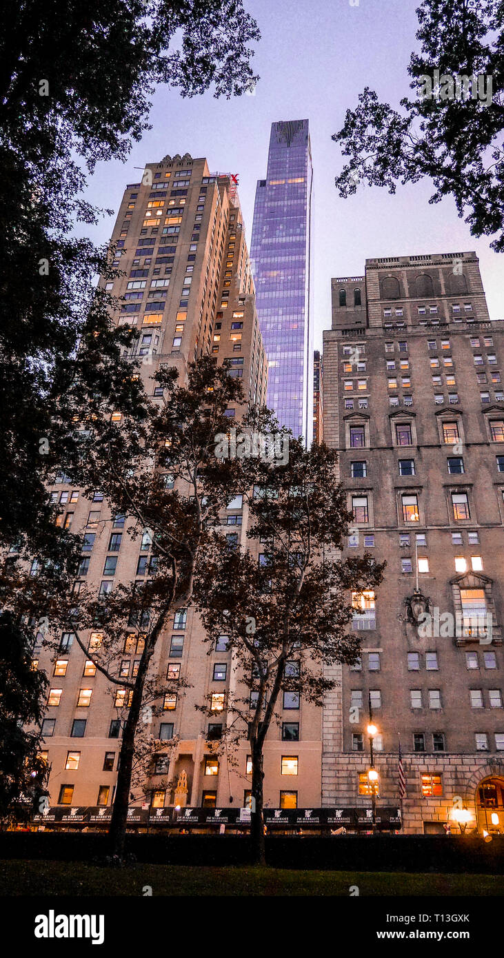 Gratte-ciel de la ville de New York pendant le coucher du soleil Banque D'Images