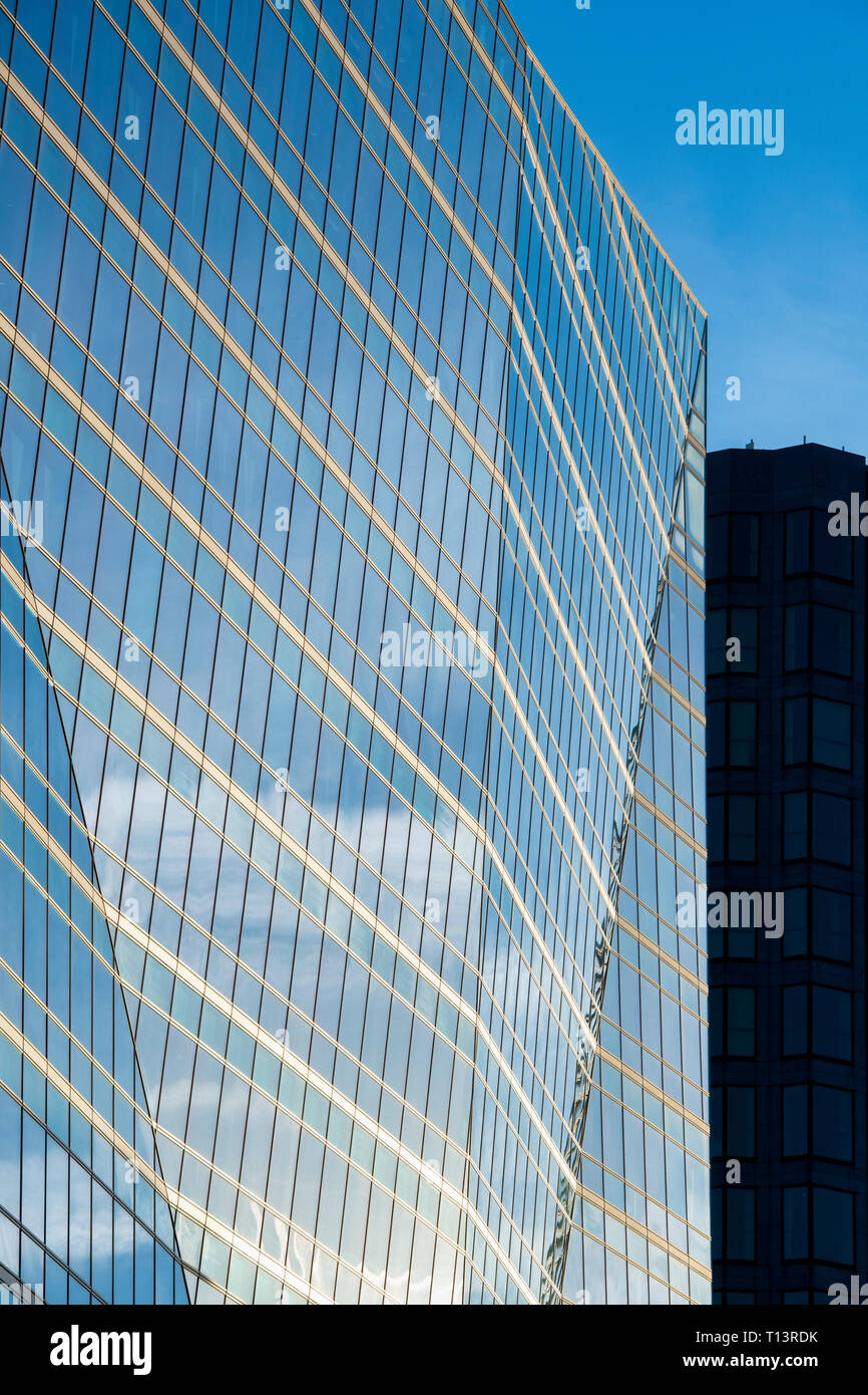 62 Buckingham Gate office windows abstract. Londres, Angleterre Banque D'Images