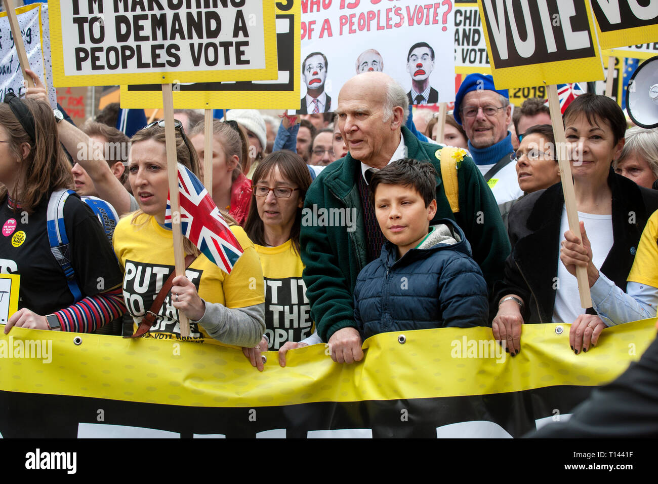 Londres, Angleterre, Royaume-Uni. Mar 23, 2019. Les peuples anti Vote Brexit Mars à Londres des centaines de milliers de partisans d'un vote des peuples, un deuxième référendum dans le débat Brexit throgh une marche de protestation contre le centre de Londres les politiques existantes qui sera débattue au Parlement cette semaine. Participation à la marche qu'on voit ici étaient Sir Vince Cable Lib. Rép.dém.leader et Carolyn Lucas co-leader du Parti Vert. Crédit : BRIAN HARRIS/Alamy Live News Banque D'Images