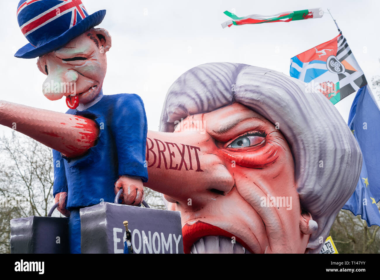 Londres, Royaume-Uni. Mar 23, 2019. Des milliers de personnes viennent à une manifestation appelant à un deuxième référendum sur la sortie de la Grande-Bretagne de l'Union européenne, connue sous le nom de Brexit. Credit : AndKa/Alamy Live News Banque D'Images