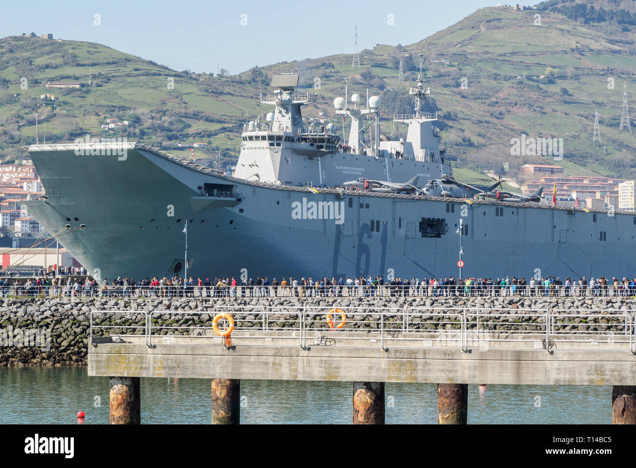 BILBAO, ESPAGNE - Mars / 23/2019. Le porte-avions de la marine espagnole Juan Carlos I dans le port de Bilbao, journée portes ouvertes pour visiter le navire. Banque D'Images