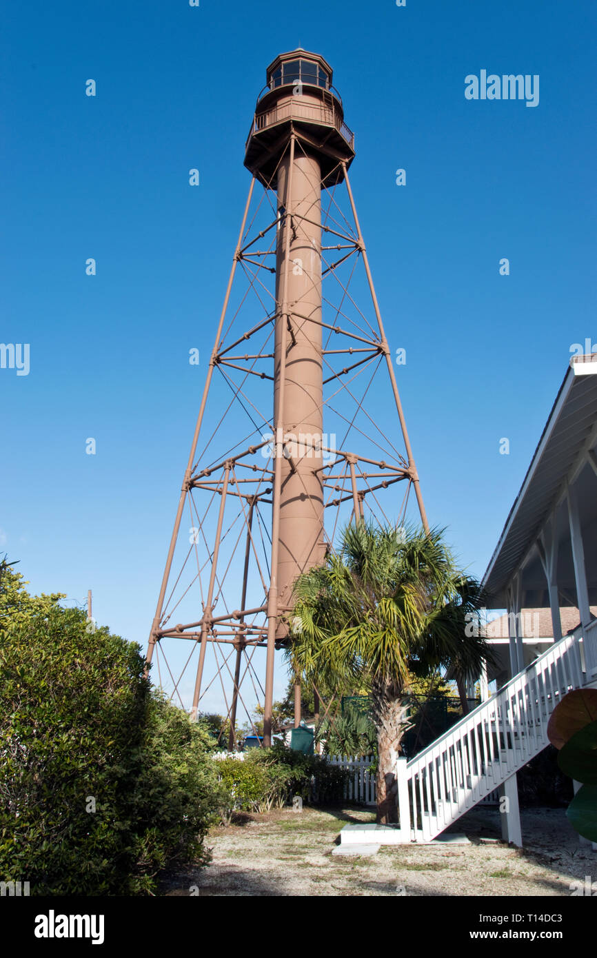 Le 98-pieds de haut phare de Sanibel Island de fer a d'abord éclairé en 1884, sur l'île de Sanibel, une île près de Fort Myers, en Floride. Banque D'Images