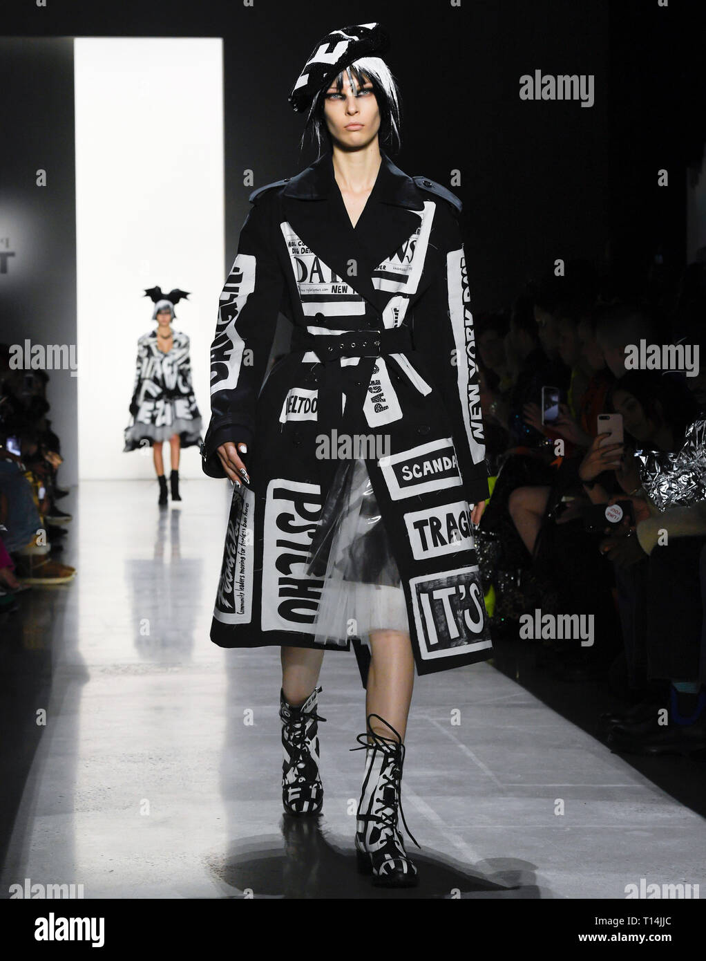 New York, New York - 08 Février 2019 : Remington Williams marche la piste à Jeremy Scott Automne Hiver 2019 Fashion Show Banque D'Images