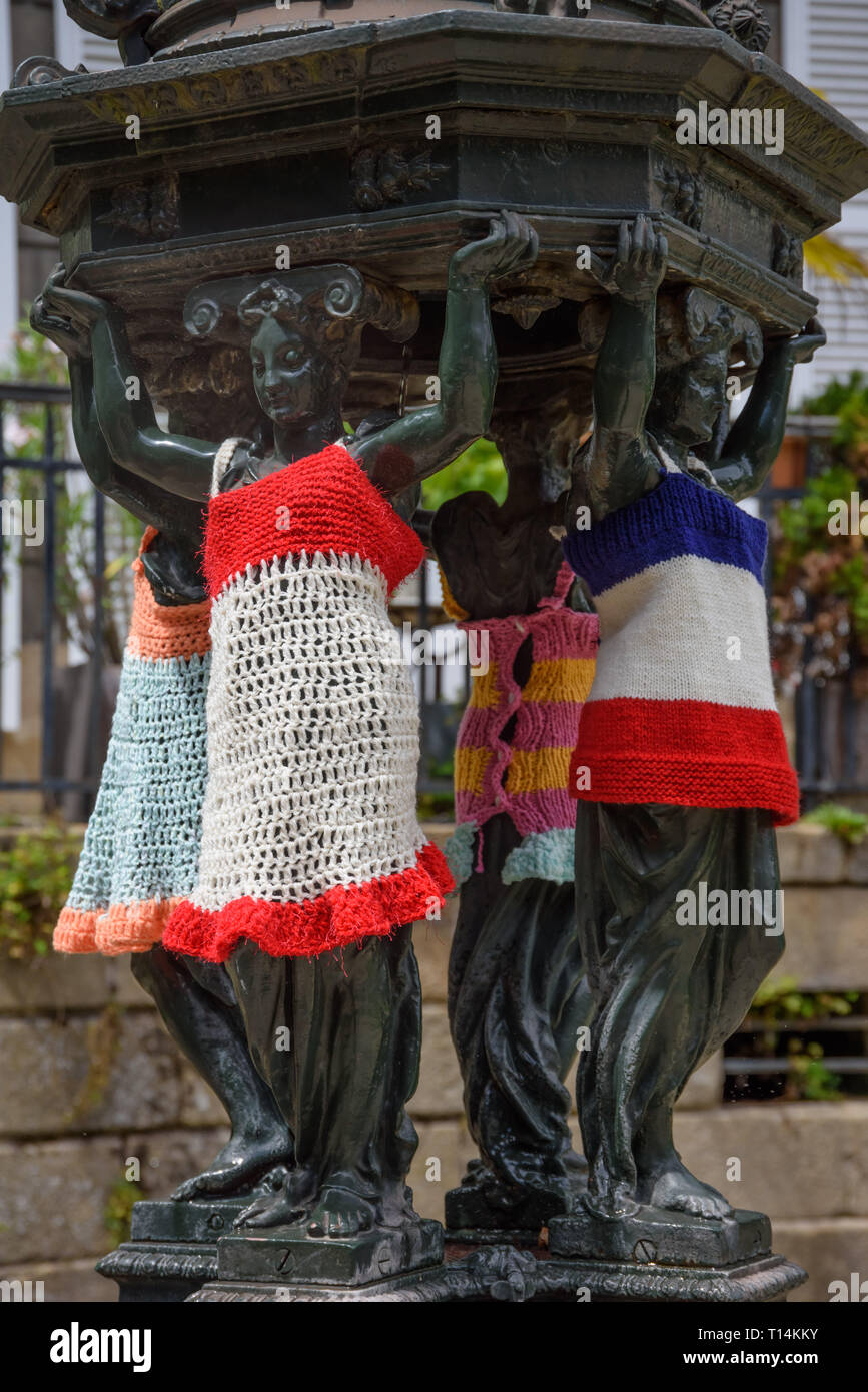 Wallace-Brunnen Brunnenfiguren, Nantes, mit lustiger Bekleidung- Nantes, Wallace-Fountain Banque D'Images