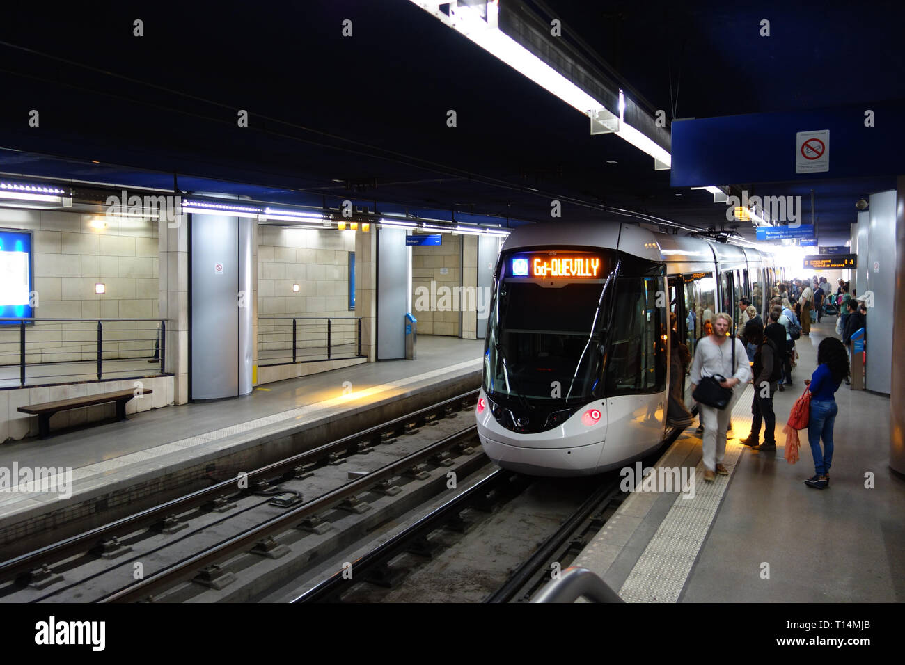 T4 Rouen La station de tramway, Rouen, Théâtre des Arts - Rouen, Tramway ...