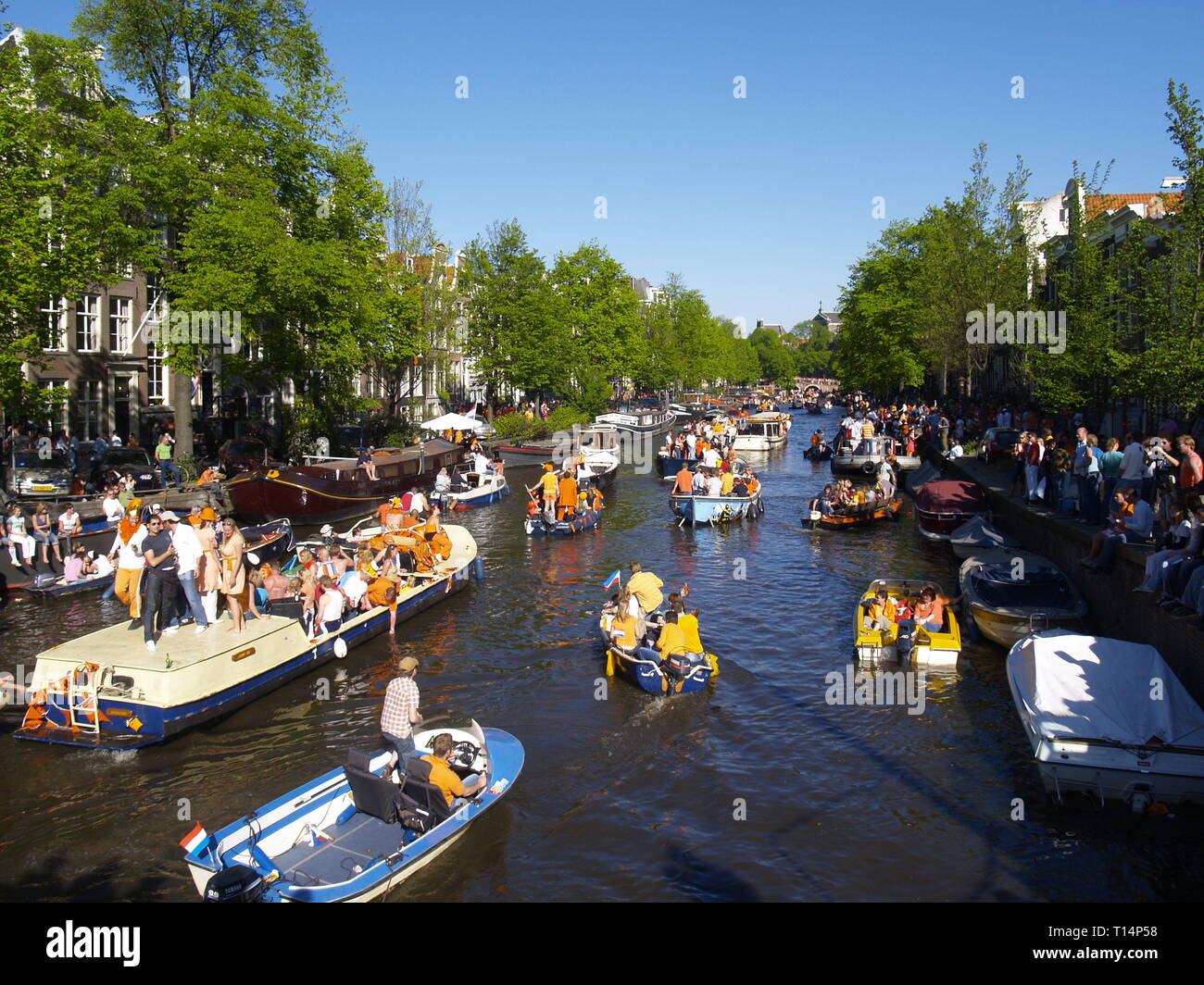 Koninginnedag (deutsch) Königinnentag Bewässertes Land in den Niederlanden ist, der jährlich am 30. Avril gefeiert wird. Un diesem Tag feiern die Nied Banque D'Images