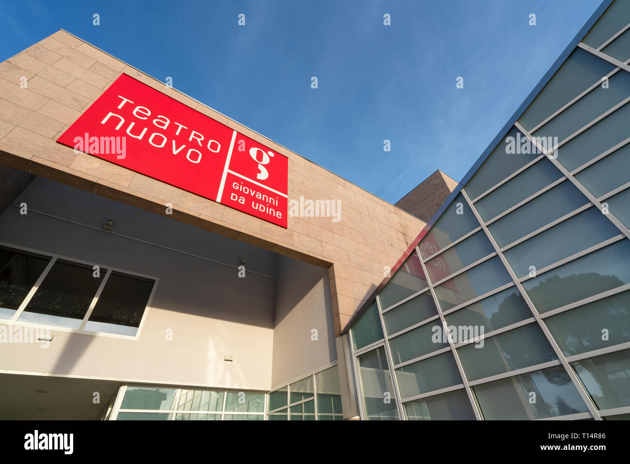 Udine, Frioul-Vénétie Julienne, Italie. Le 22 mars 2019. Le bâtiment du théâtre Giovanni da Udine Banque D'Images