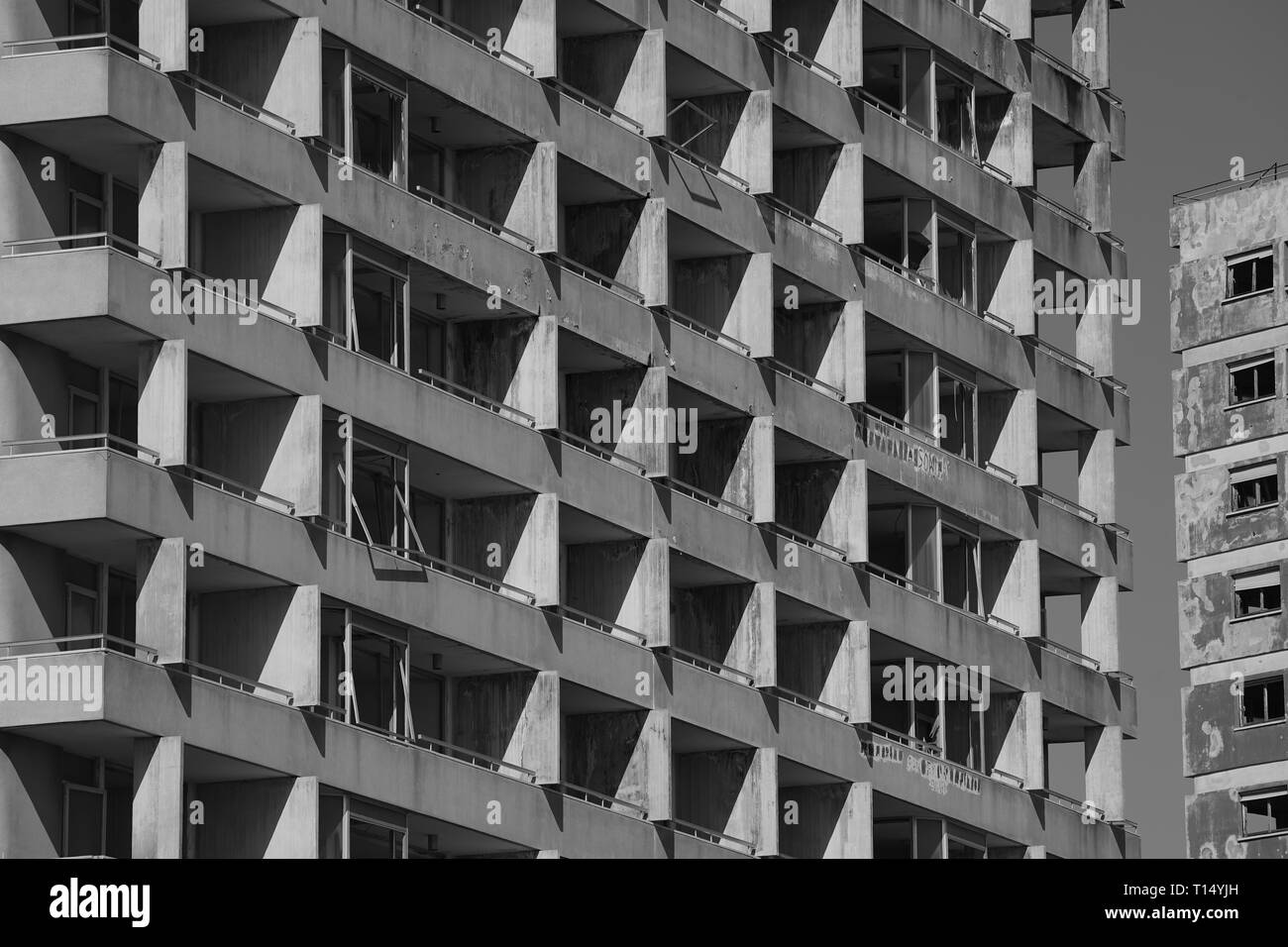 Famagouste (secteur) est un ville chypriote abandonnée de Famagouste. Avant l'invasion turque de 1974 de Chypre, c'est le moderne quartier touristique de la ville. Banque D'Images