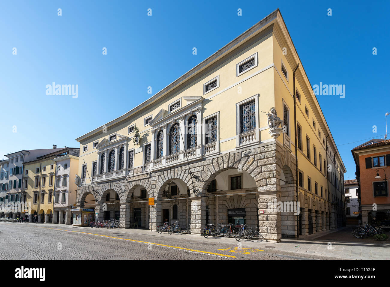 Udine, Frioul-Vénétie Julienne, Italie. Le 22 mars 2019. Façade de l'immeuble dans la rue Mercatovecchio pawnshop Banque D'Images