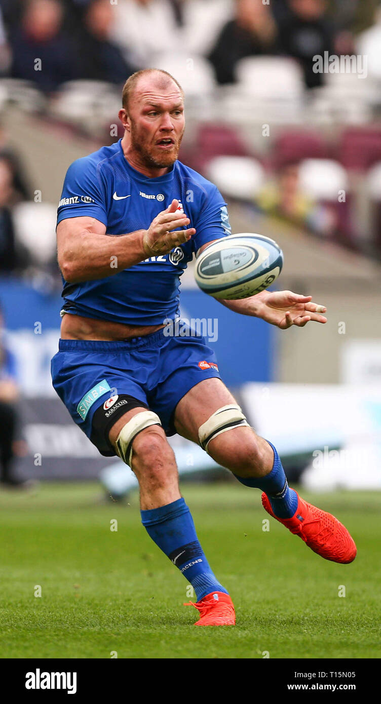 Stade de Londres, Londres, Royaume-Uni. Mar 23, 2019. Gallagher Premiership rugby, Sarrasins contre Harlequins ; Schalk Burger de Sarrasins passe le ballon le Crédit : Action Plus Sport/Alamy Live News Banque D'Images