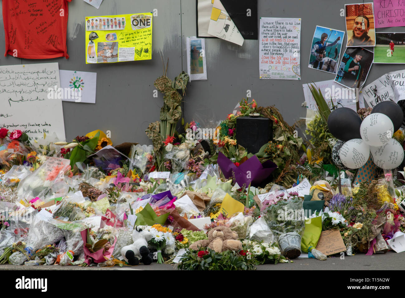 Christchurch, NZ 23 Mar 2019. Hommages aux victimes de la terreur ligne d'attaque le mur extérieur de la mosquée Al Noor. Credit : Claire Chambers/Alamy Live News Banque D'Images