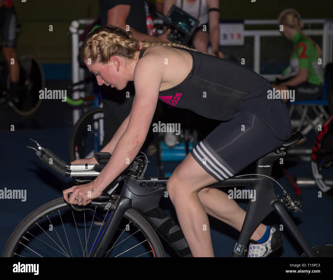 Manchester, UK. Mar 23, 2019. Centre National de cyclisme britannique HSBC, Manchester, Angleterre ; six jours Manchester, jour 2 ; Laura Kenny se réchauffe avant sa course madison : Action Crédit Plus Sport Images/Alamy Live News Banque D'Images