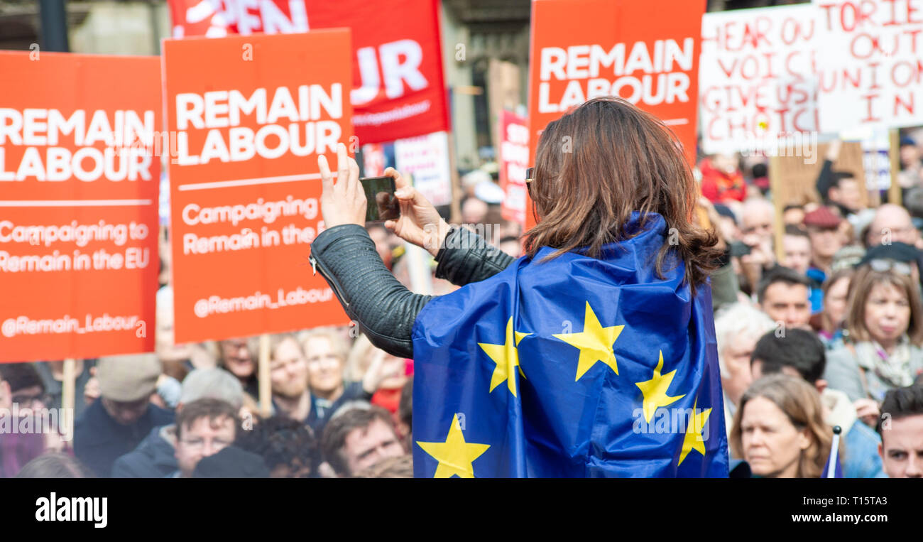 Londres, Royaume-Uni. 23 Mar 2019. Les manifestants se rassemblent autour de Park Lane avant la marche Credit : Oliver Monk/Alamy Live News Banque D'Images