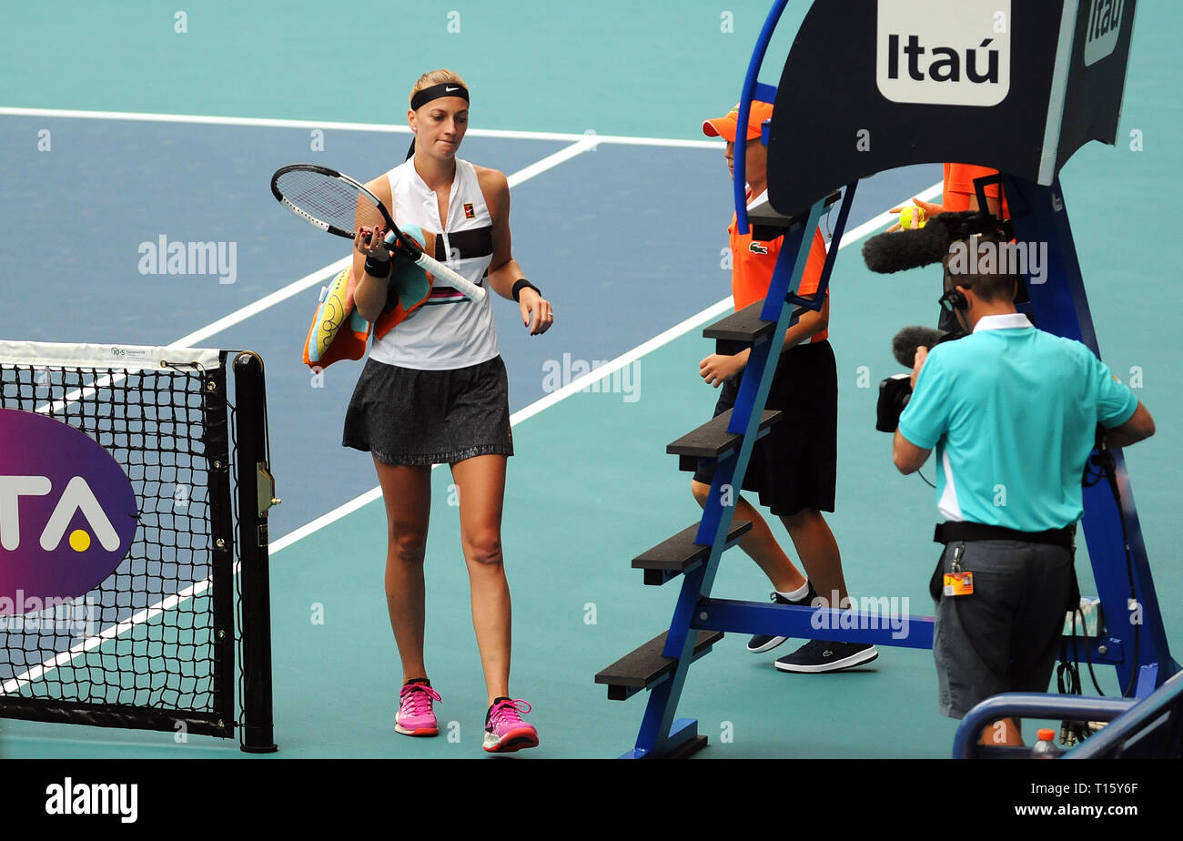 Miami, USA. Mar 21, 2019. Petra Kvitova de la République tchèque revient à son banc lors d'une pause dans son match contre Maria Sakkari de Grèce au Hard Rock stade lors de l'Open de Miami le 21 mars 2019 à Miami Gardens, en Floride. Kvitova a battu 6-1, 6-4. Sakkari (Paul Hennessy/Alamy) Crédit : Paul Hennessy/Alamy Live News Banque D'Images