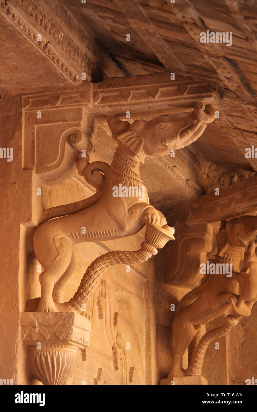 Support de toit, sculptées en pierre, fort de Gwalior Madhya Pradesh, Inde Banque D'Images