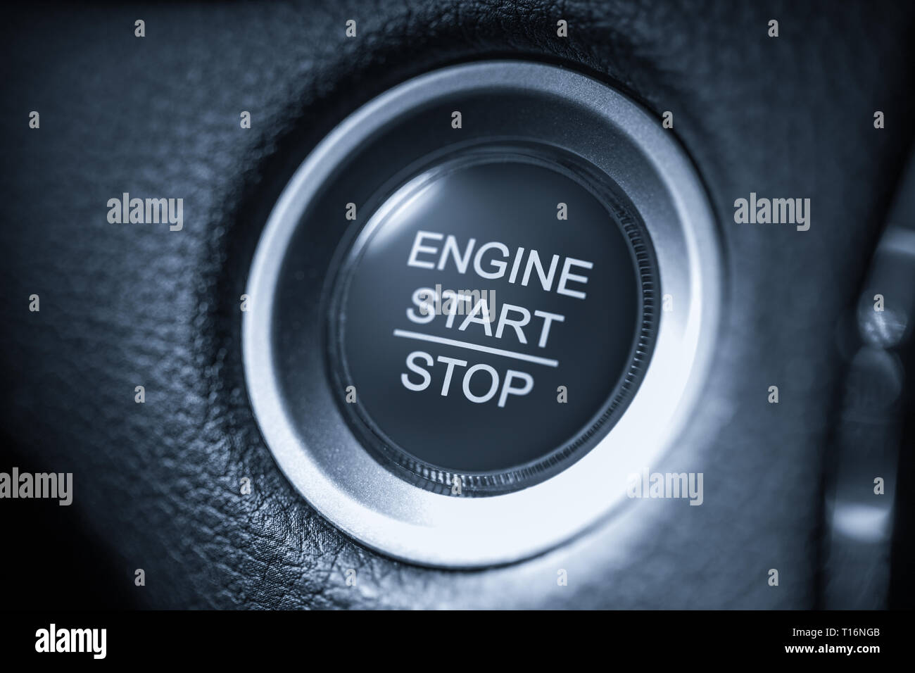 Voiture à moteur start stop bouton blanc Banque D'Images