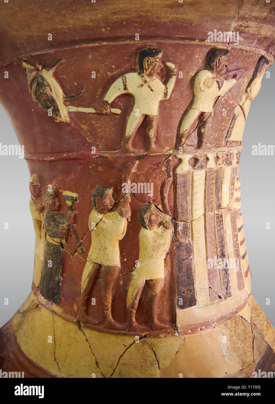 Hüseyindede vases, ancien navire de secours Polychrome Hittite close up représentant haut et le second montrant frises une procession de musiciens et danseurs de movin Banque D'Images
