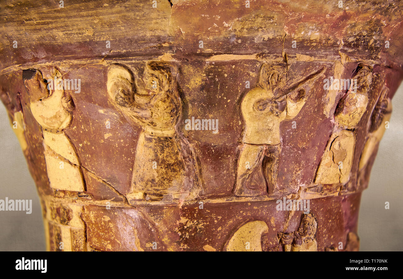 Hüseyindede vases, ancien navire de secours Polychrome Hittite, haut représentant une frise en procession de musiciens et danseurs, , 16e siècle avant J.-C.. . Çorum Archaebactérie Banque D'Images