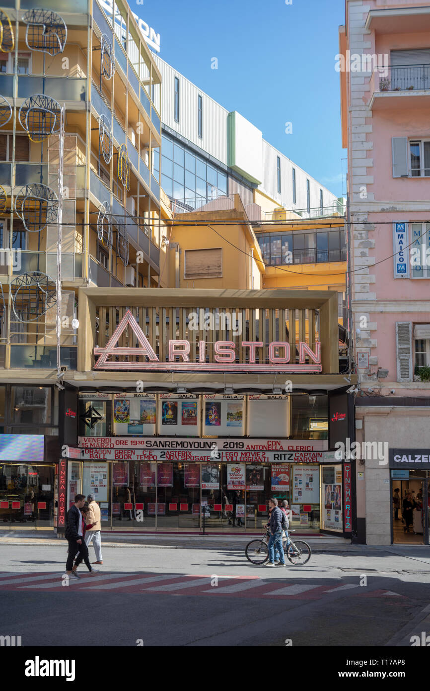 Vue sur la façade du théâtre Ariston de Sanremo, Italie Banque D'Images