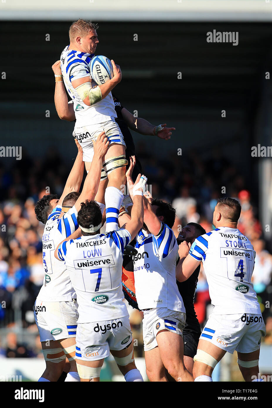 Bath's Tom Ellis gagne une ligne au cours de la Premiership match Gallagher à Sandy Park, Exeter. Banque D'Images