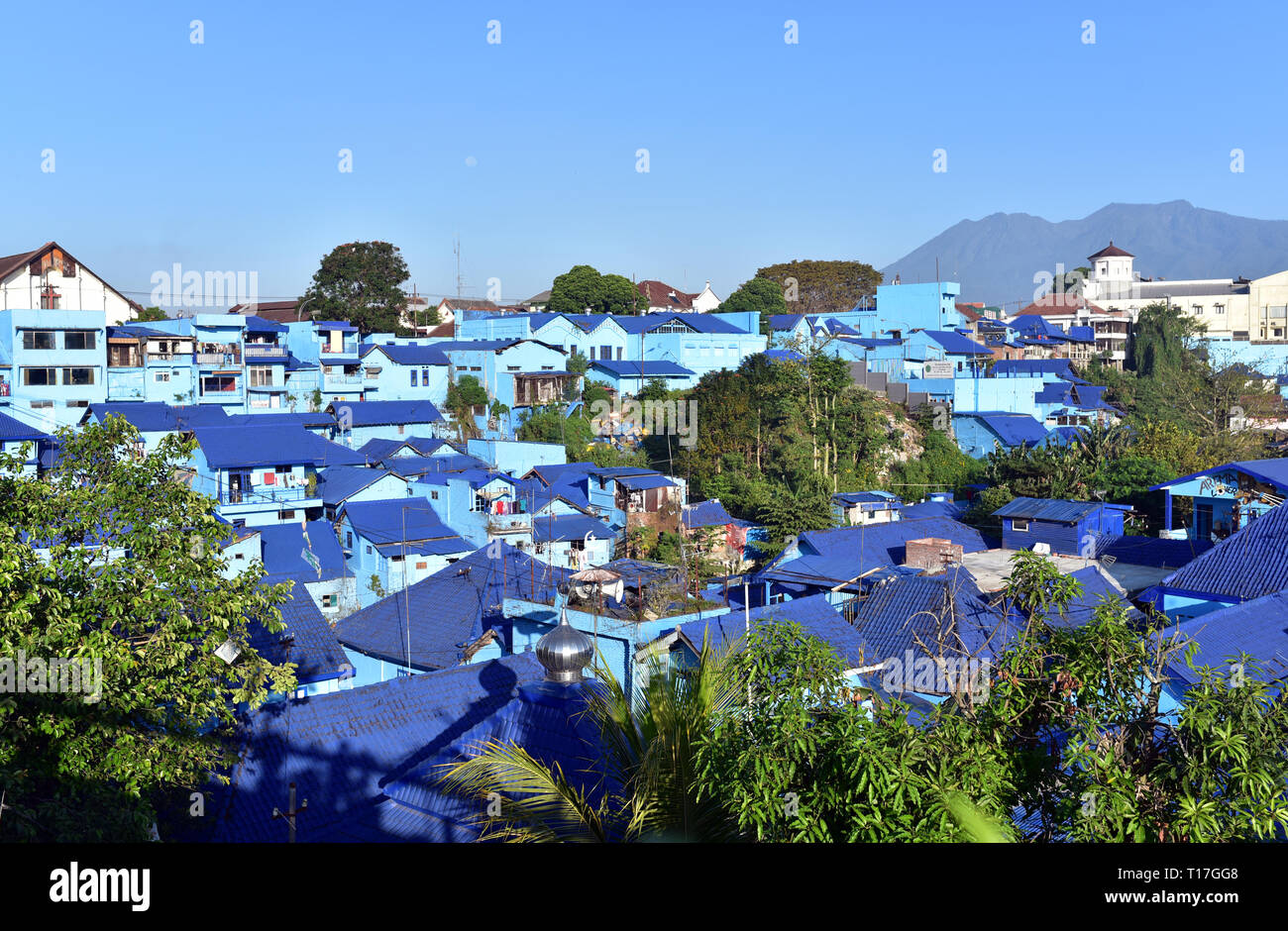 Village Kampung Biru avec maisons peintes de couleur bleue, Jodipan village, ville Malang, Indonésie, l'île de Java Banque D'Images