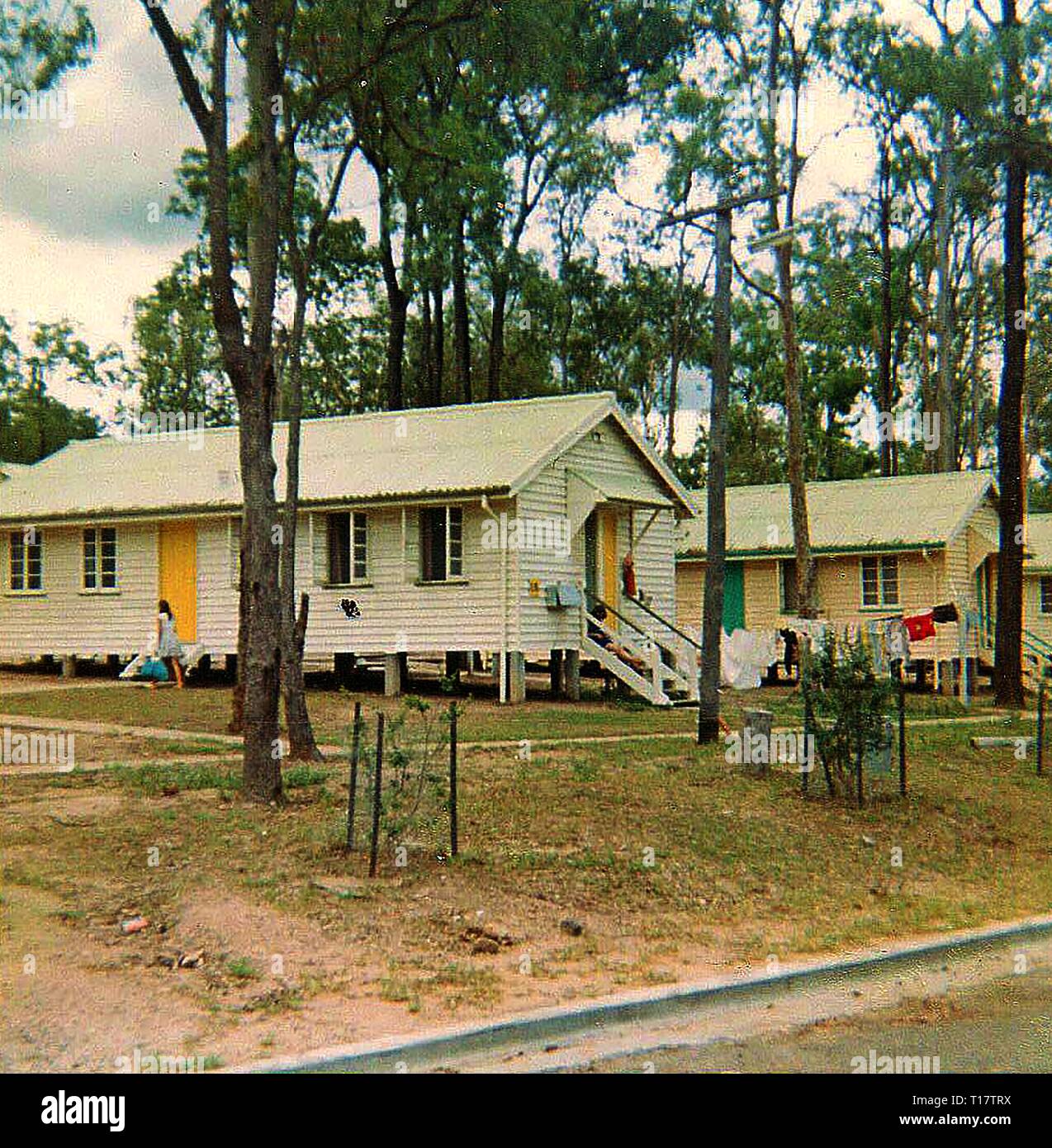 1969 -Wacol immigration hostel,près de Brisbane Queensland (maintenant une prison) -hébergement chalets en arrière-plan Banque D'Images