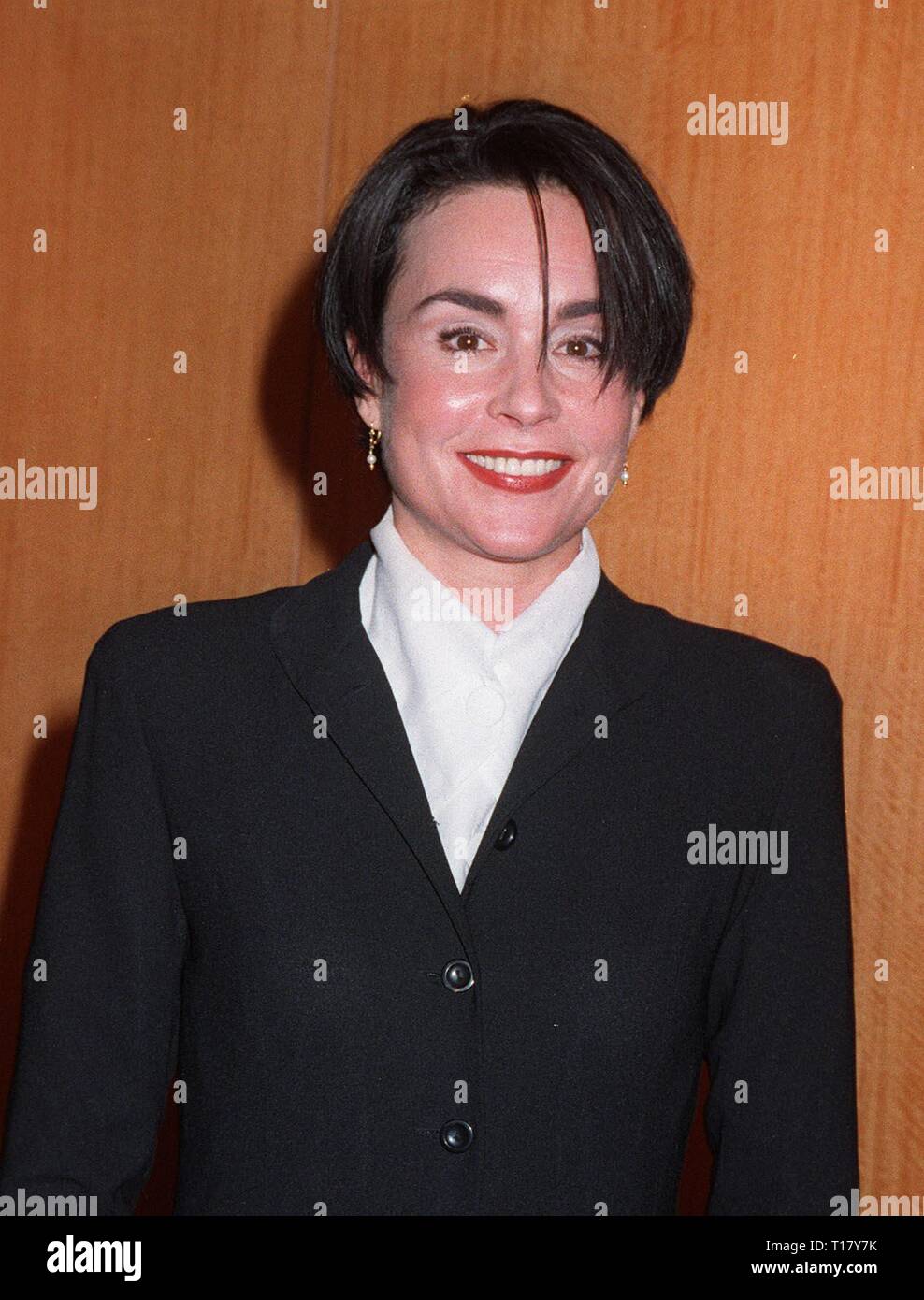 LOS ANGELES, CA. 10 novembre 1997 : l'actrice Diane Venora en première mondiale, à Beverly Hills, de son nouveau film 'Le Chacal." Bruce Willis incarne dans le film avec Richard Gere. Banque D'Images