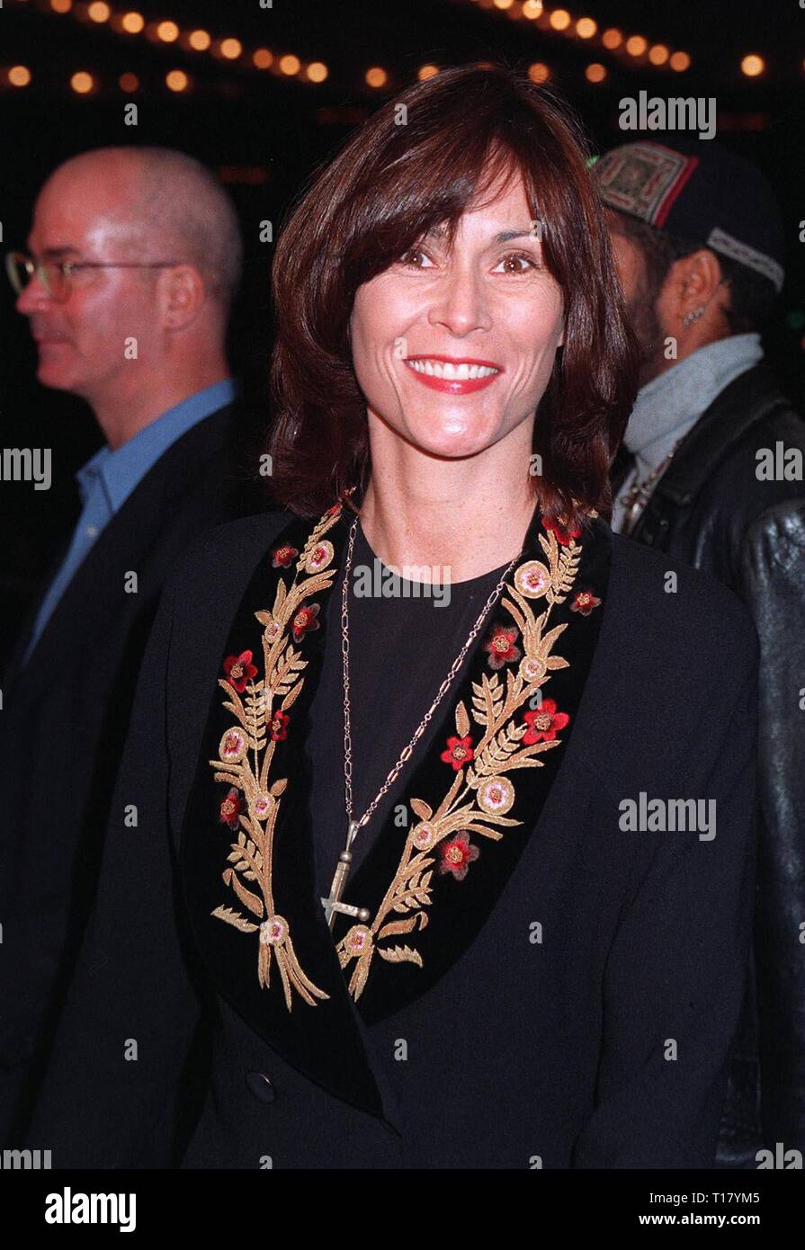 LOS ANGELES, CA. 12 novembre 1997 : Ancien 'Charlie's Angels' star Kate Jackson pour premiere de 'One Night Stand,' qui stars Nastassja Kinski et Wesley Snipes. Banque D'Images