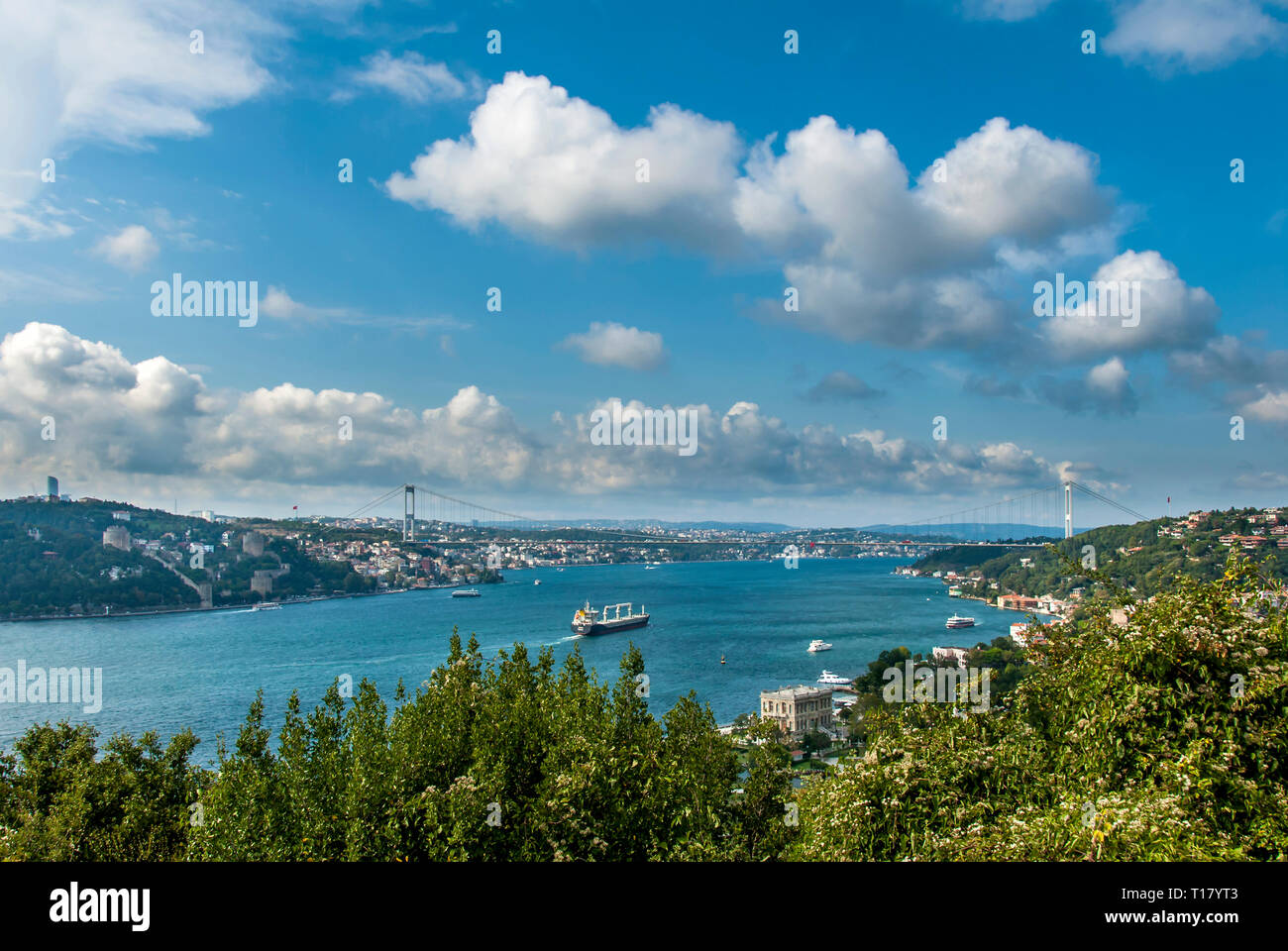Istanbul, Turquie, 20 août 2016 : Bosphore, Rumeli Hisari, pont Fatih Sultan Mehmet Banque D'Images