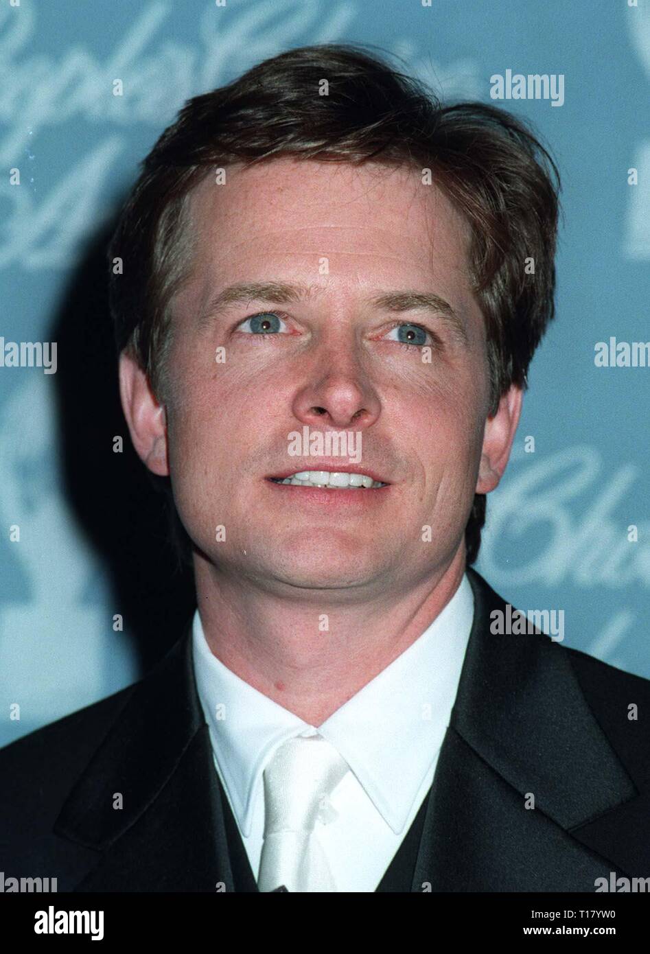 LOS ANGELES, CA. 12 janvier 1997 : l'acteur Michael J. Fox à la Peoples Choice Awards. Il a remporté le prix d'interprète masculin préféré dans une nouvelle série télévisée. Banque D'Images