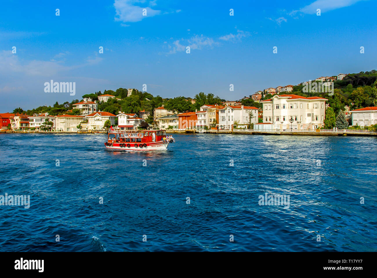 Istanbul, Turquie, 02 Septembre 2017 : Bosphore Mansions, bateau, Kanlica, Uskudar Banque D'Images