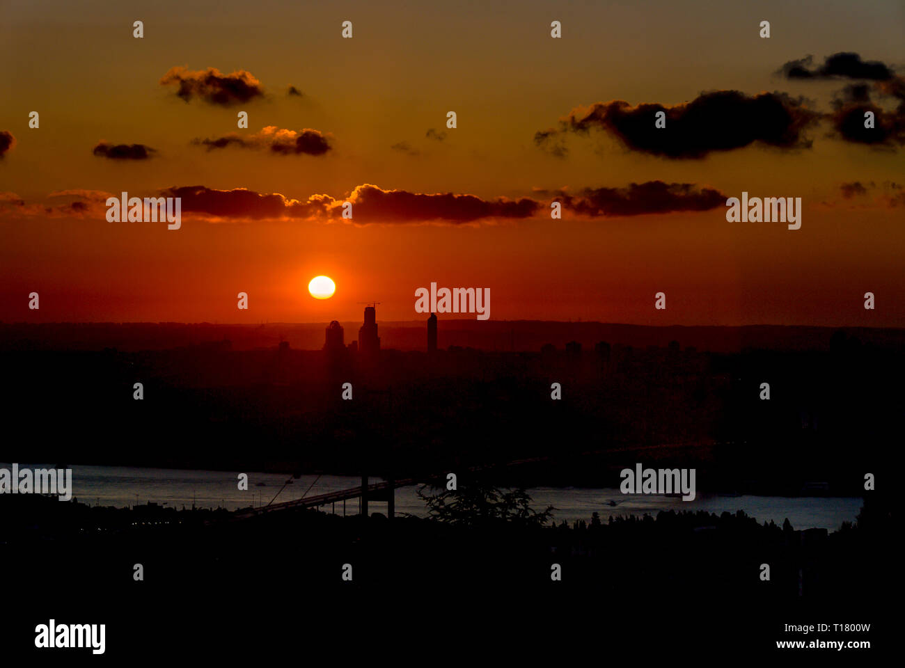 Istanbul, Turquie, 23 juillet 2006 : Coucher de soleil sur le Bosphore Banque D'Images