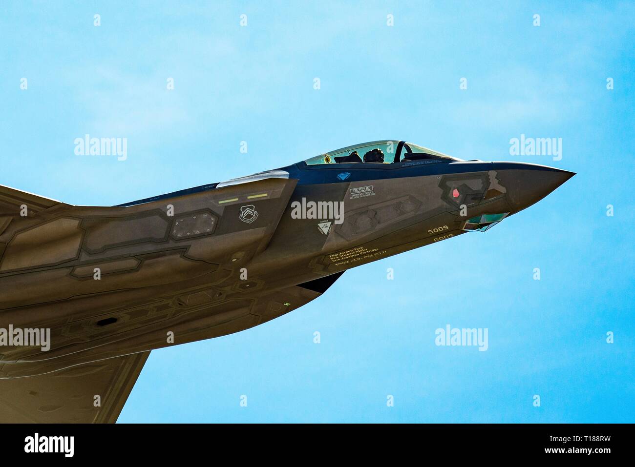 Un U.S. Air Force F-35 Stealth Fighter avion piloté par le Capitaine Andrew Dojo Olson effectue au cours de la Thunder and Lightning sur Arizona air show à la base aérienne Davis-Monthan Air Force Base le 23 mars 2019 à Tucson, Arizona. Banque D'Images