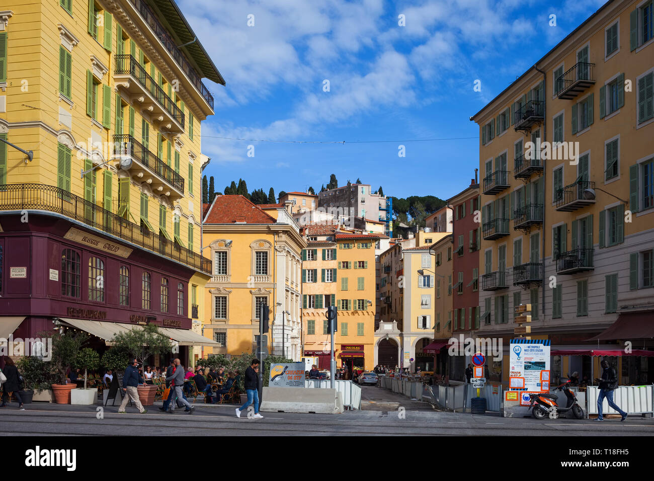 France, ville de Nice, Saint François carré dans la vieille ville, le restaurant Le Gaglio sur la gauche. Banque D'Images