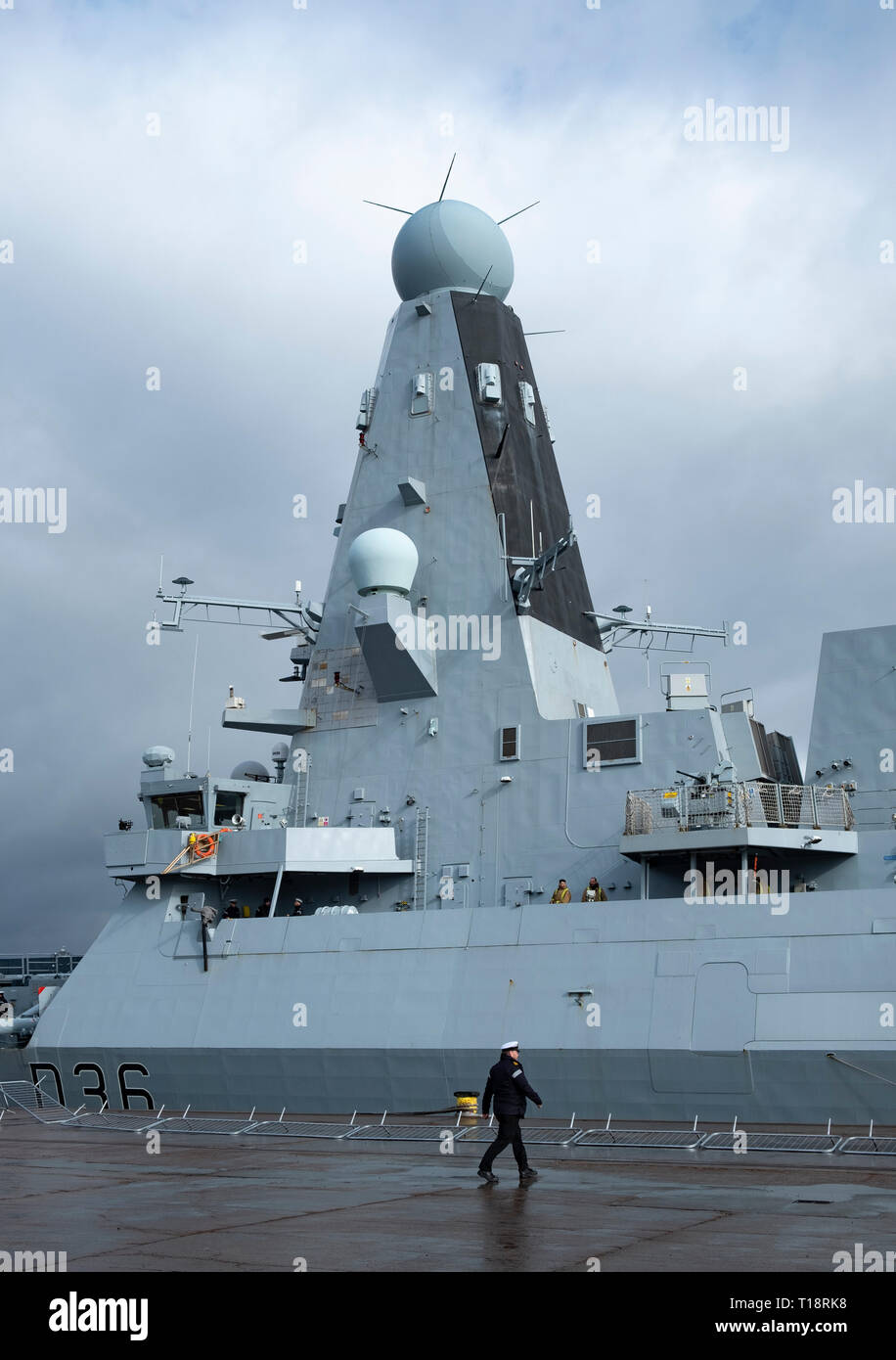 24 mars, 2109, Glasgow, Ecosse, Royaume-Uni. Le HMS Defender destroyer Type 45 amarrés à quai à Govan en visite à Glasgow, Écosse, Royaume-Uni Banque D'Images