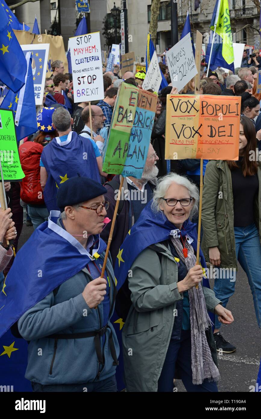 Londres, Royaume-Uni, 23 mars 2019. Un million de personnes estimé contre mars Brexit et à l'appui d'un second référendum sur l'adhésion à l'UE Banque D'Images
